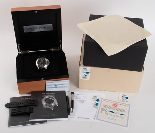 Box / Paper shot of Luminor Daylight Chronograph