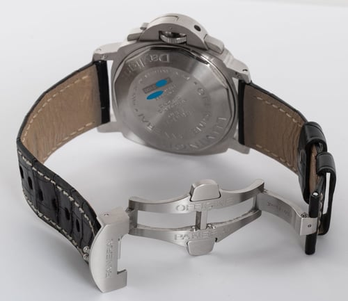 Open Clasp Shot of Luminor Daylight Chronograph