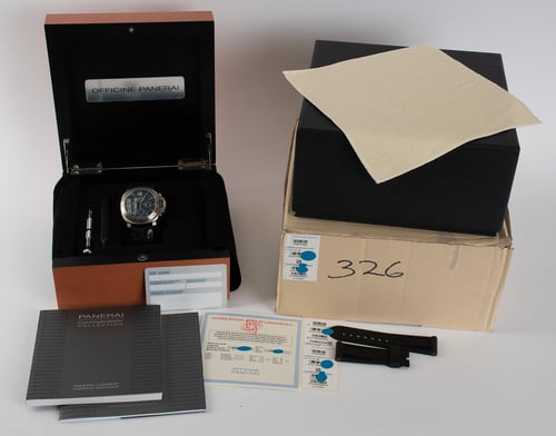 Box / Paper shot of Luminor Chrono Daylight