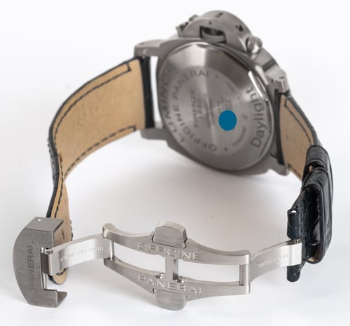 Open Clasp Shot of Luminor Chrono Daylight