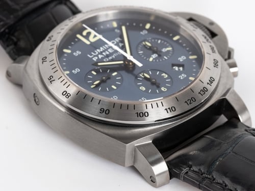 9' Side Shot of Luminor Chrono Daylight
