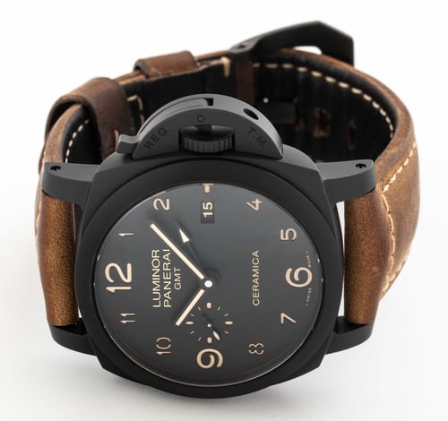 Front View of Luminor 3 Days GMT Ceramica
