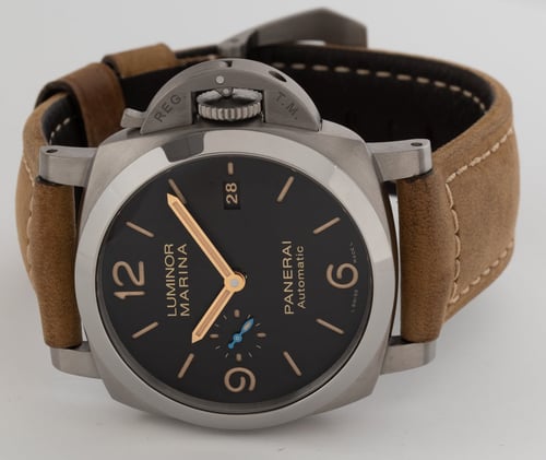 Front View of Luminor 1950 3 Days Titanio