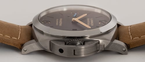 Crown Side Shot of Luminor 1950 3 Days Titanio