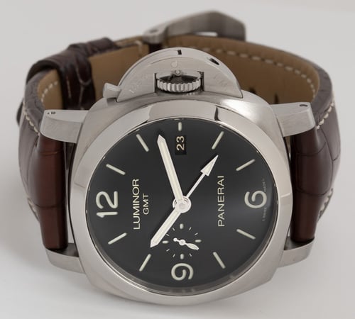 Front View of Luminor 1950 3 Days GMT