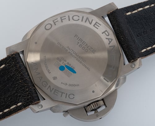 Caseback of Luminor Submersible 1950 Amagnetic 3 Days Automatic Titanio