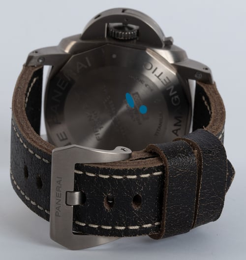 Rear / Band View of Luminor Submersible 1950 Amagnetic 3 Days Automatic Titanio