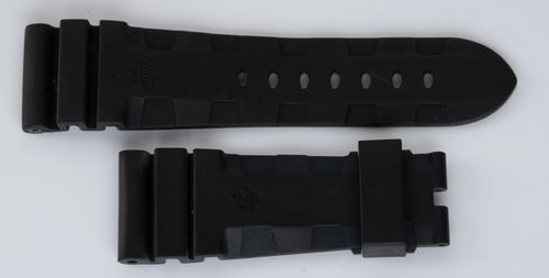 Open Clasp Shot of Luminor Submersible 1950 Amagnetic 3 Days Automatic Titanio