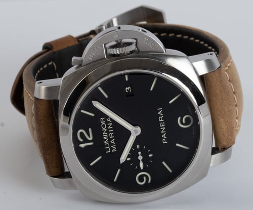 Front View of Luminor 1950 3 Days Automatic