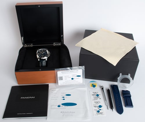 Box / Paper shot of Luminor GMT