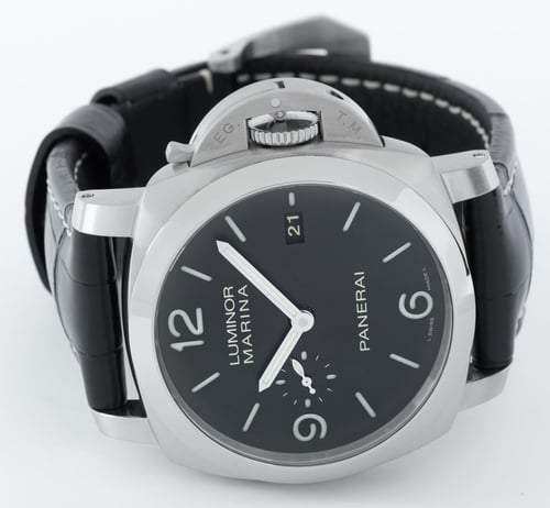 Front View of Luminor 1950 3 Days Automatic