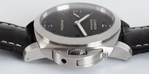 Crown Side Shot of Luminor 1950 3 Days Automatic