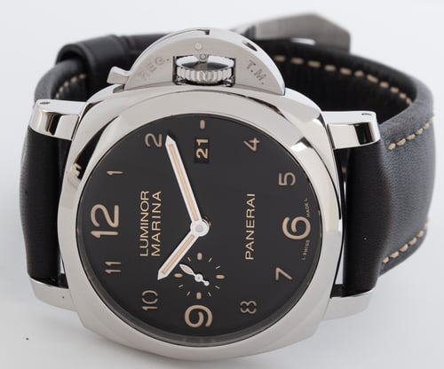 Front View of Luminor Marina 1950 3 Days Automatic
