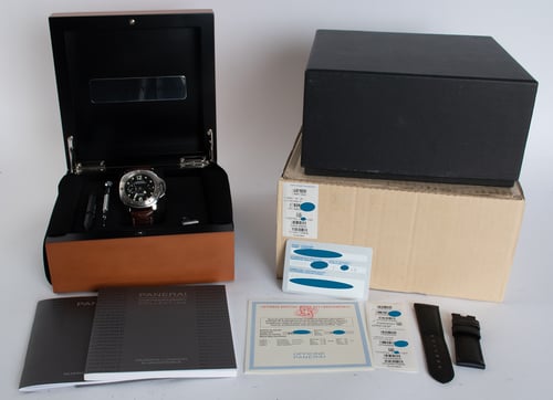 Box / Paper shot of Luminor Submersible