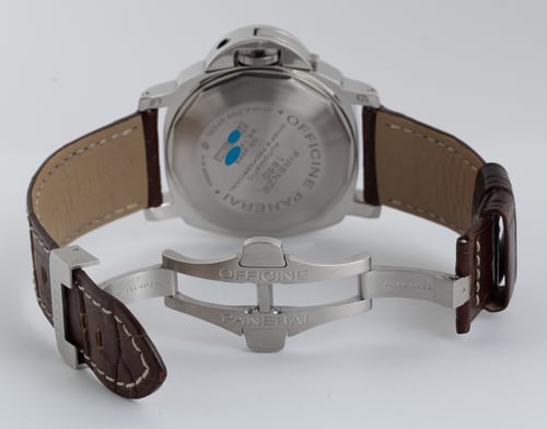 Open Clasp Shot of Luminor Submersible