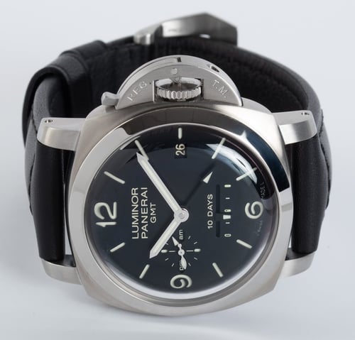 Front View of Luminor 1950 10 Days GMT