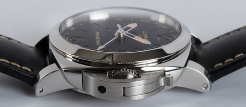 Crown Side Shot of Luminor 1950 3 Days GMT 24H