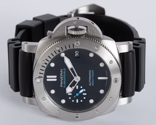 Front View of Luminor Submersible 1950 3 Days Auto 42mm