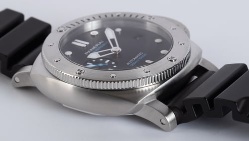 9' Side Shot of Luminor Submersible 1950 3 Days Auto 42mm