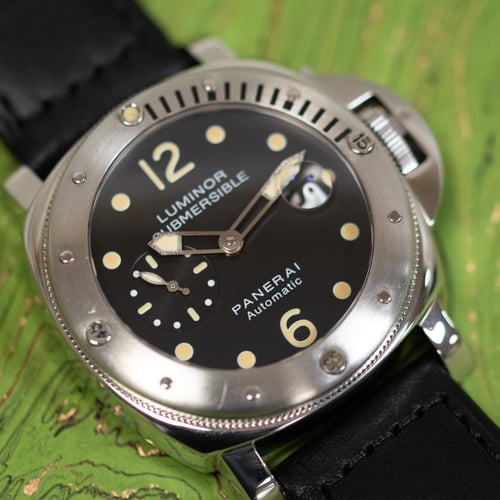 Extra Shot of Luminor Submersible 'Tritium Dial'