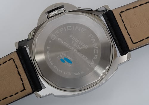 Caseback of Luminor Submersible 'Tritium Dial'