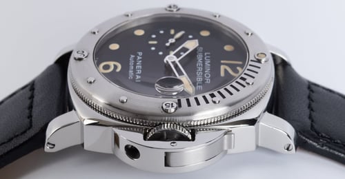 Crown Side Shot of Luminor Submersible 'Tritium Dial'
