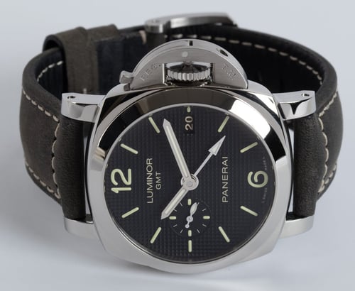 Front View of Luminor 1950 42 GMT