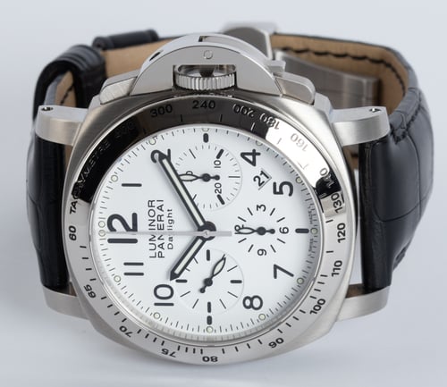 Front View of Luminor Daylight Chronograph