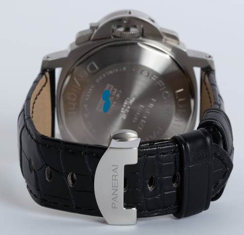 Rear / Band View of Luminor Daylight Chronograph