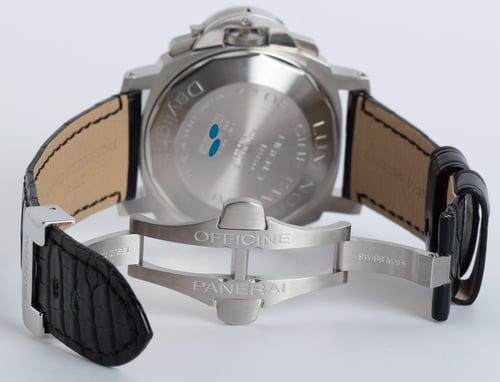 Open Clasp Shot of Luminor Daylight Chronograph