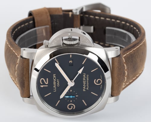 Front View of Luminor 1950 3 Days GMT