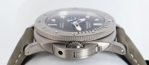 Crown Side Shot of Luminor Submersible 1950 3 Days Titanio