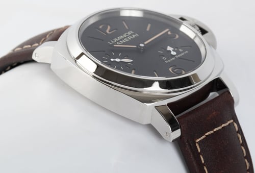 9' Side Shot of Luminor 8 Days Power Reserve