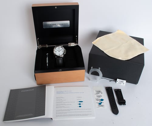 Box / Paper shot of Luminor Base 8 days 44mm