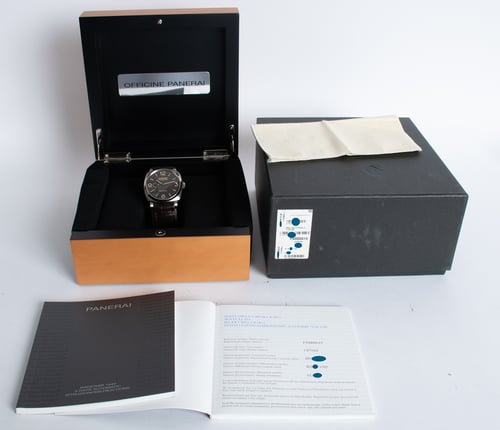 Box / Paper shot of Radiomir 1940