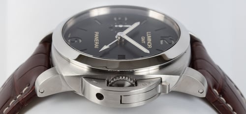 Crown Side Shot of Luminor 1950 3 Days GMT