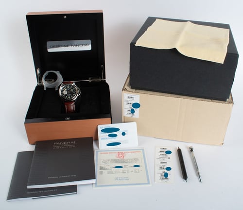Box / Paper shot of Luminor GMT