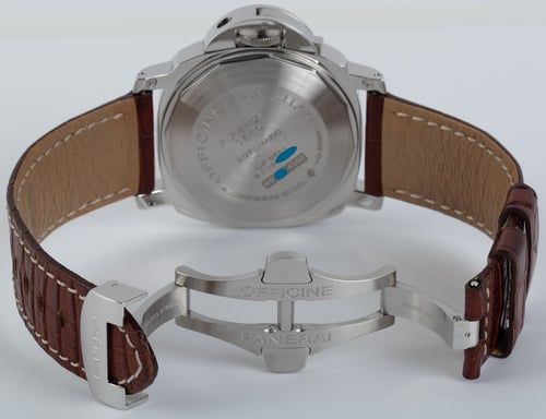 Open Clasp Shot of Luminor GMT
