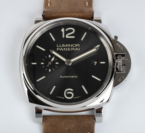 Front Shot  of Luminor Due 42