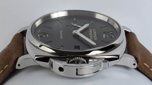 Crown Side Shot of Luminor Due 42