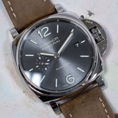 Stylied photo of  of Luminor Due 42