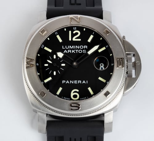 Front Shot  of Luminor Arktos