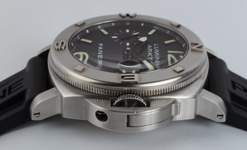 Crown Side Shot of Luminor Arktos