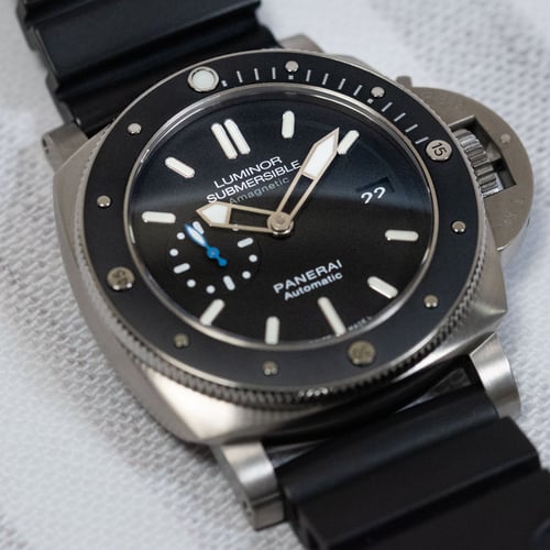 Extra Shot of Luminor Submersible 1950 Amagnetic 47MM
