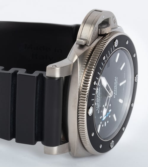 Dial Shot of Luminor Submersible 1950 Amagnetic 47MM