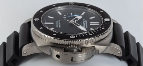 Crown Side Shot of Luminor Submersible 1950 Amagnetic 47MM