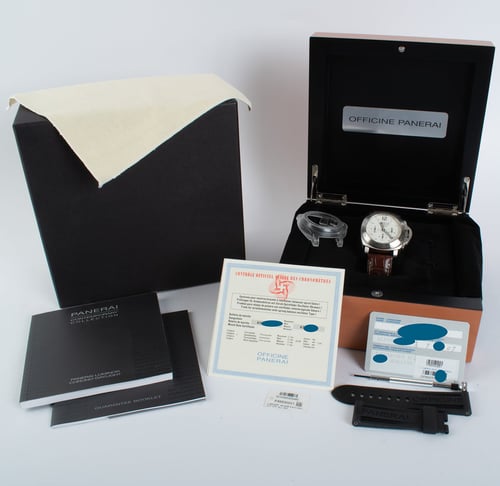 Box / Paper shot of Luminor Daylight Chronograph