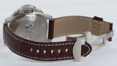 Open Clasp Shot of Luminor Daylight Chronograph