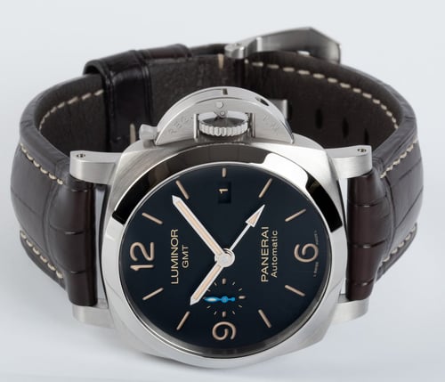 Front View of Luminor 1950 3 Days GMT