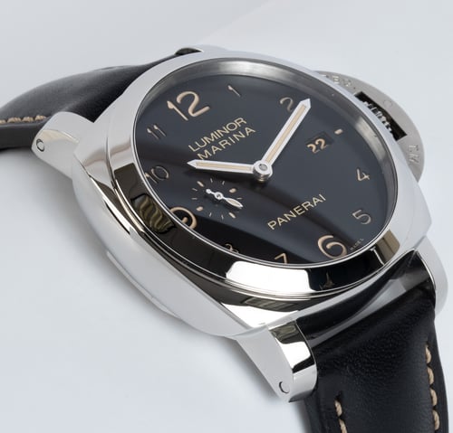 9' Side Shot of Luminor Marina 1950 3 Days Automatic